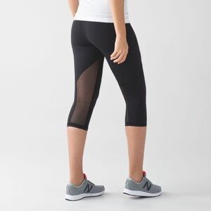 Lululemon Outrun 17” Crop Size 6